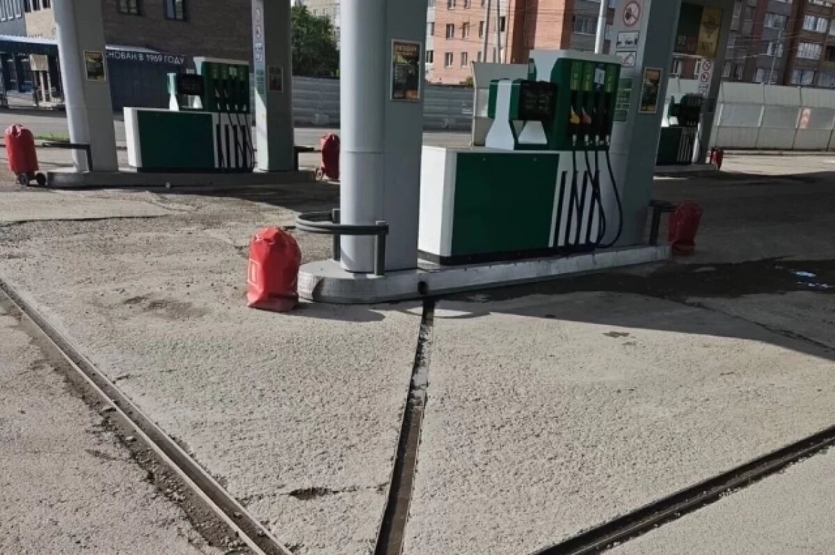    На АЗС установили систему водоотведения.