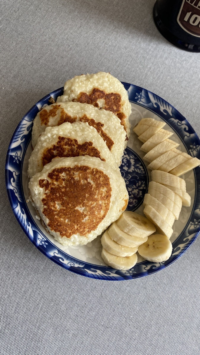 Вариант моего обычного завтрака - творожные оладьи с бананом