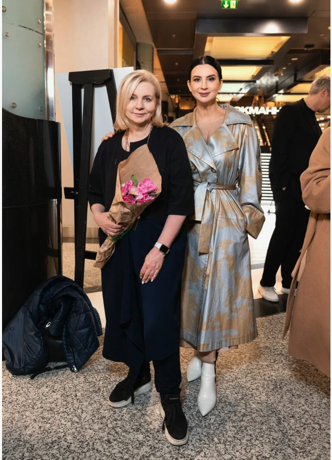 Екатерина - главная модель для одежды своей сестры Виктории