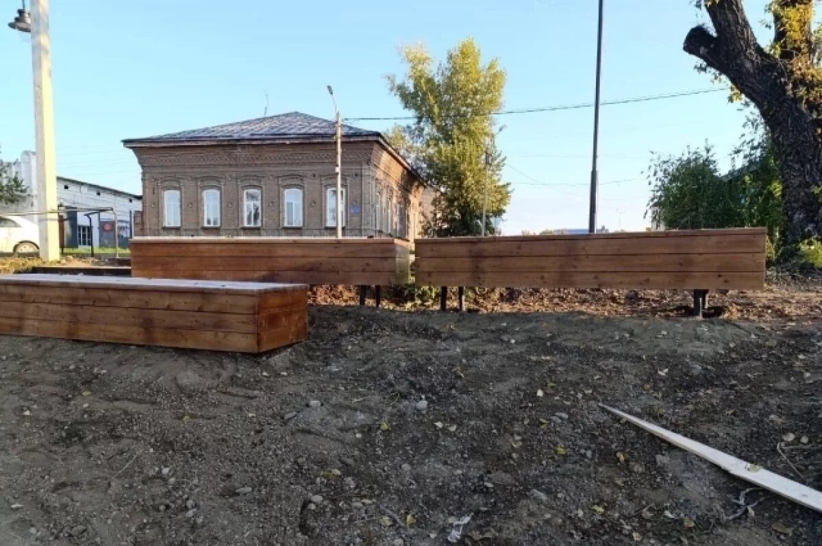    Работы не были завершены даже к октябрю.