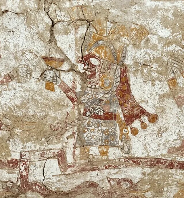 Фреска с изображением женщины в короне, держащей кубок. Она была правительницей, жившей около 1300 лет назад. (Изображение предоставлено Лизой Тревер)