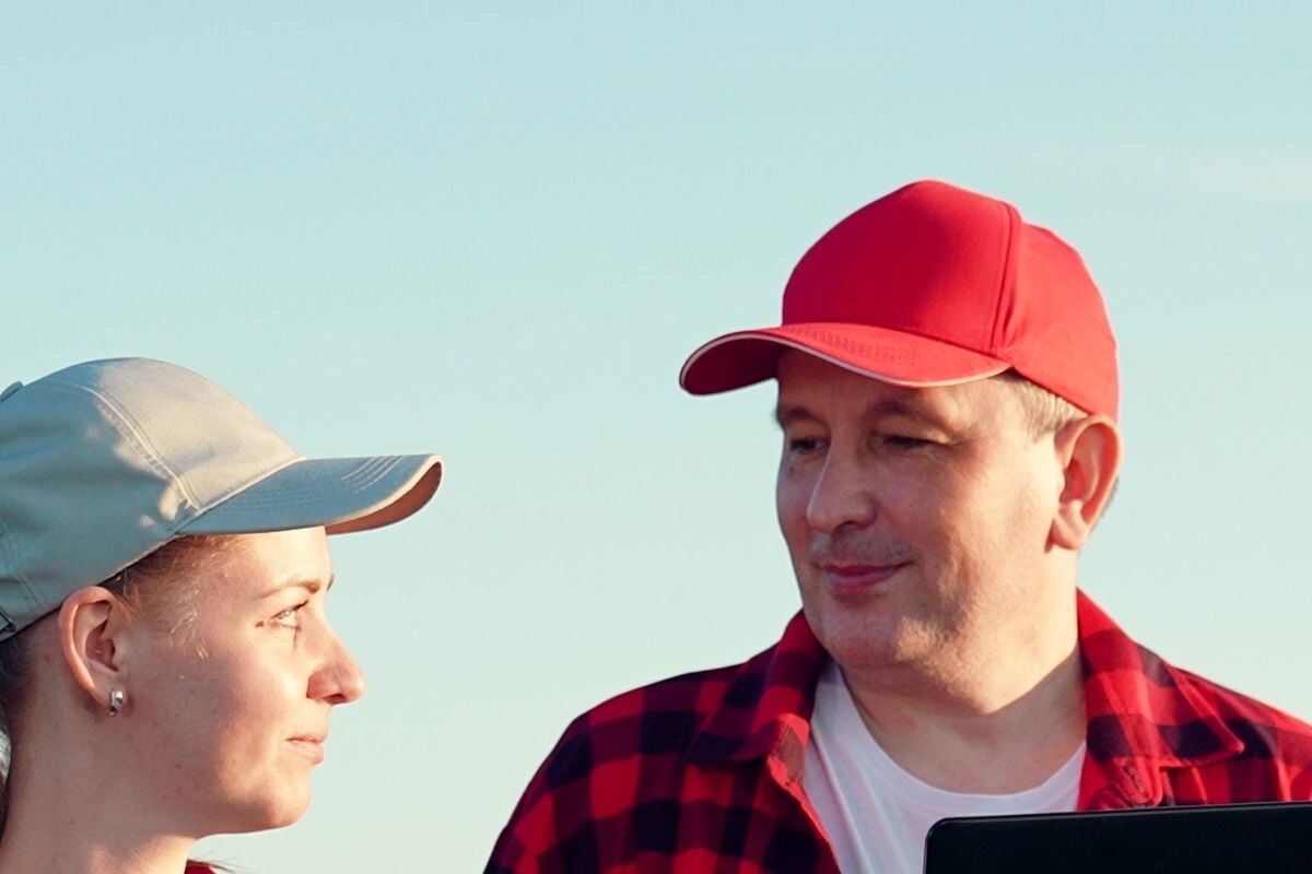 На деньги, можно купить семена, удобрения, специальное оборудование, скот, корм для животных и тому подобное. Источник: Shutterstock📷
