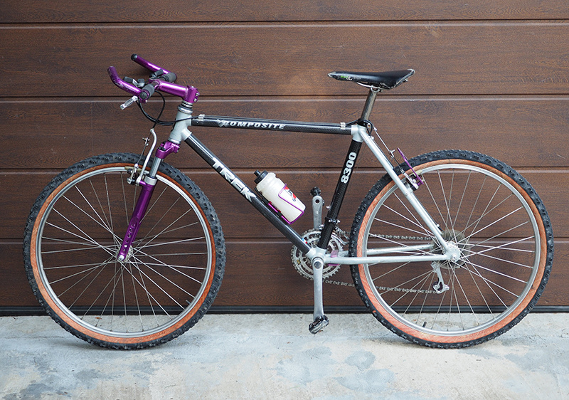 Горный велосипед Trek 8300 с композитной рамой, изготовленный в США в 1993 году. Из коллекции Веломузея Андрея Мятиева.