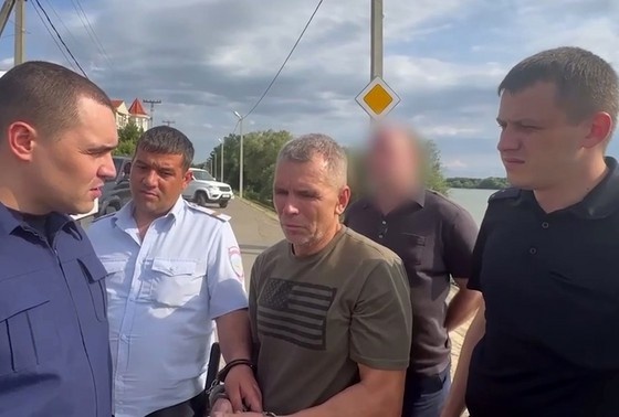    Сергей Денисенко (в центре)