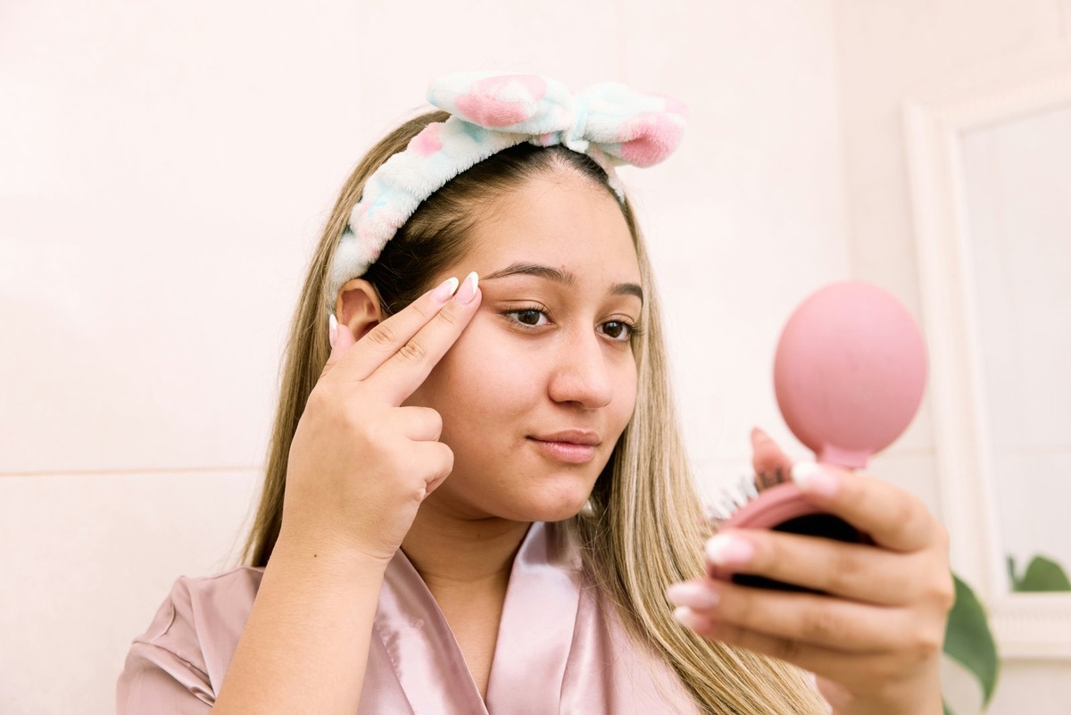    Правильный уход за кожей и регулярные визиты к косметологу помогут вам отсрочить старение кожи.