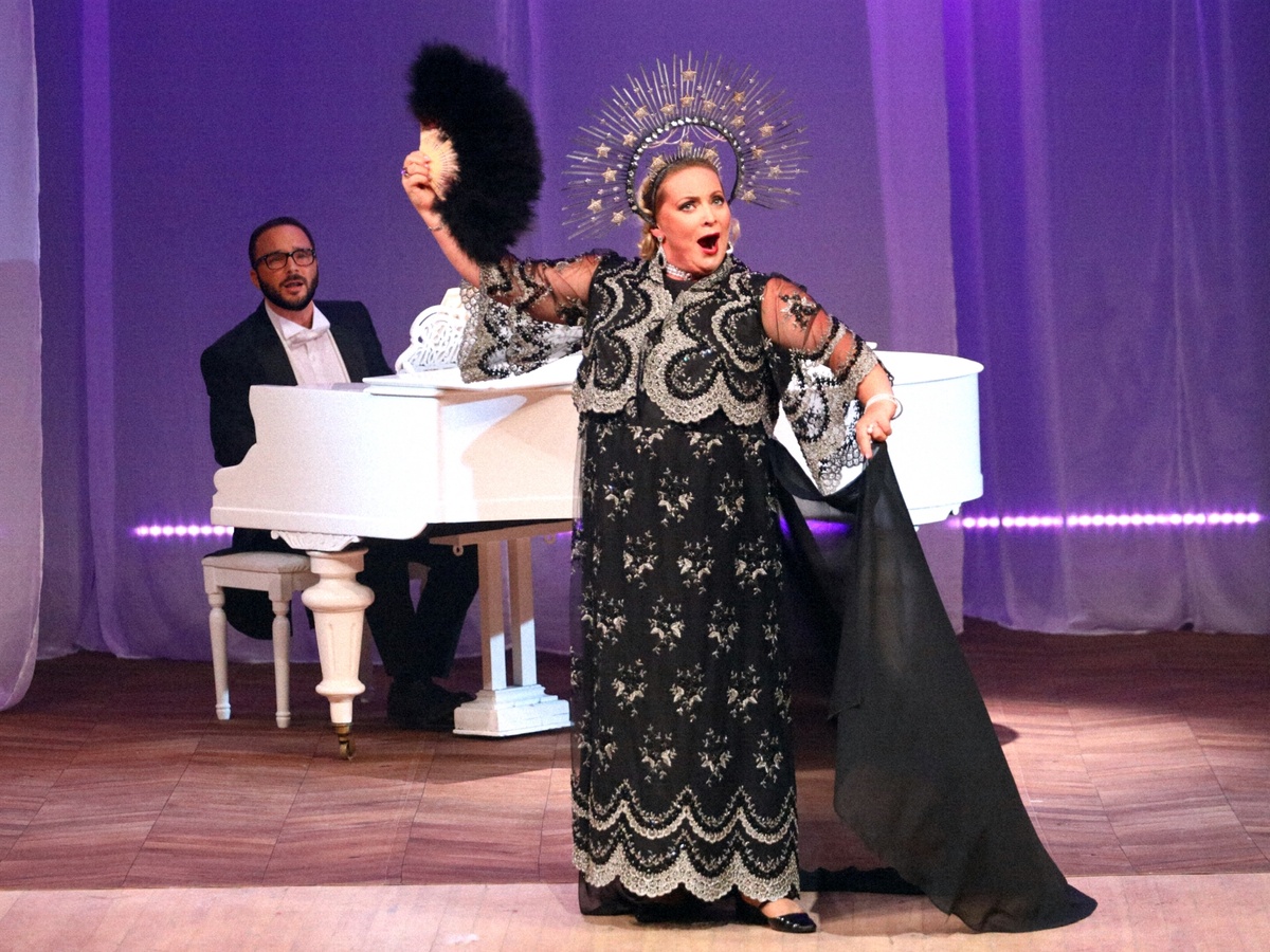 afisha.ru (Светлана Пермякова в театре)