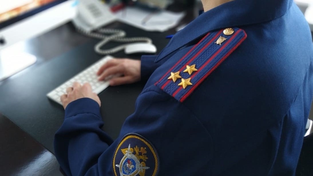    Поджечь административное здание и полицейские машины югорчанку вынудили мошенники