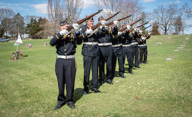 Салют на похоронах