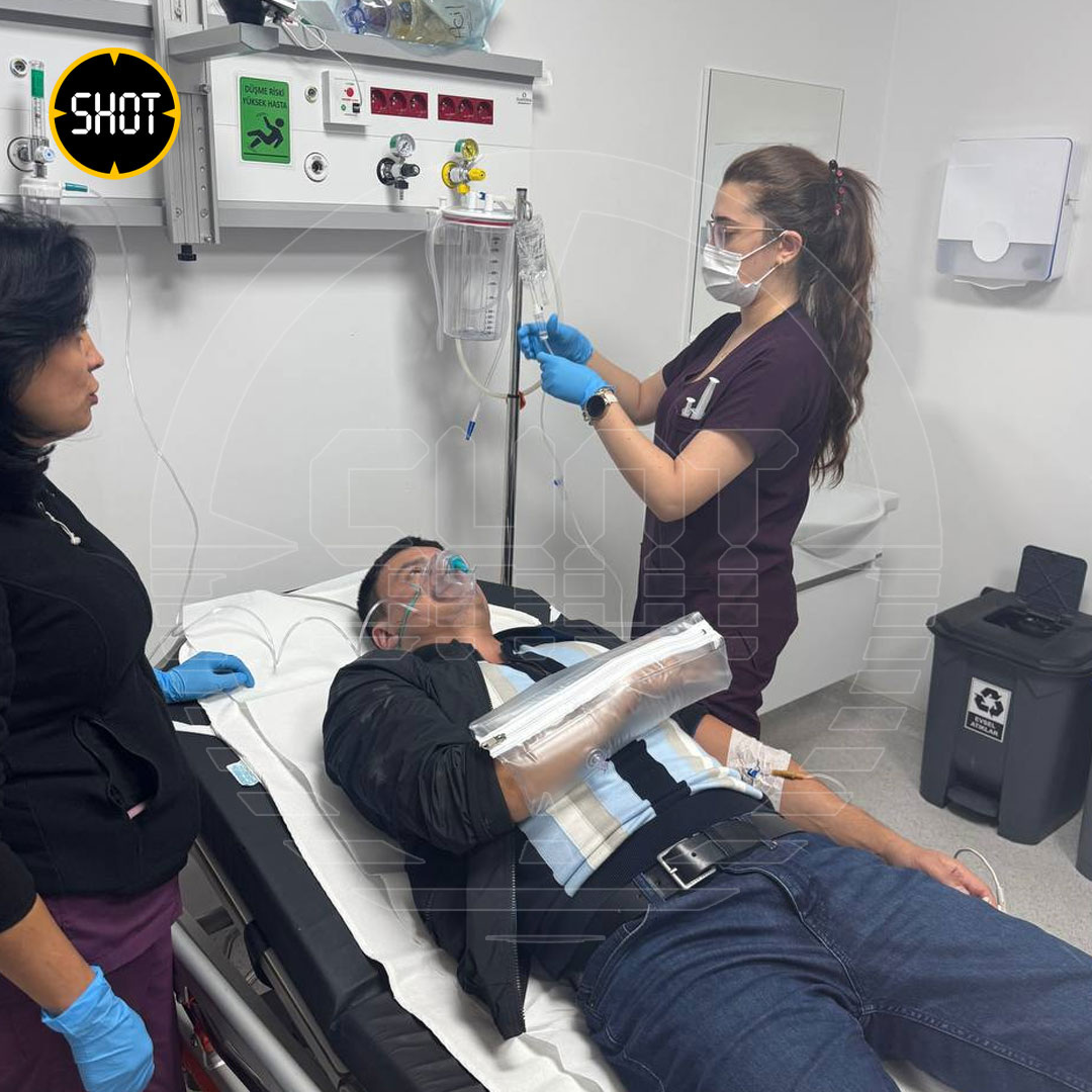 Пострадавшему сломали руку. Но охрана дорого отеля, судя по рассказам, бездействовала.