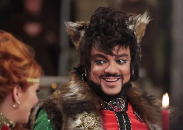 Фото: Певица Анастасия Стоцкая в роли лисы Алисы и певец Филипп Киркоров в роли Кота Базилио на съемках новогоднего телевизионного мюзикла «Красная Шапочка» на киностудии RWS в Санкт-Петербурге/РИА «Новости»