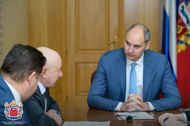    Денис Паслер провел рабочую встречу с основным акционером АО «МЭЗ «Уралэлектро» Кристина Просвиркина