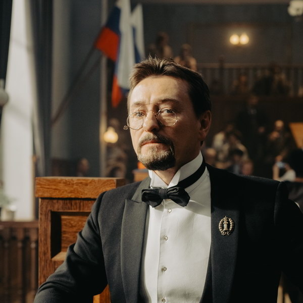     Сериал «Плевако» с Сергеем Безруковым выйдет в ноябре