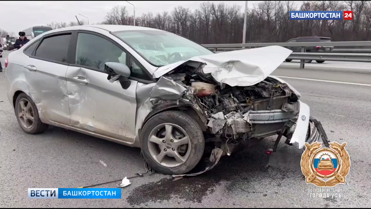    На Затонском шоссе в Уфе столкнулись два попутных автомобиля: погиб пассажир