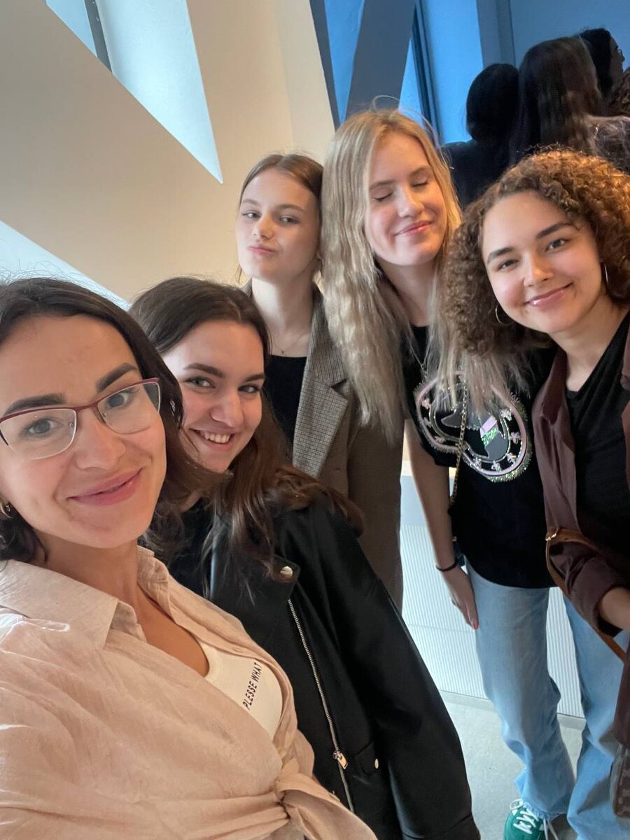 Живая встреча с любимыми ученицами.