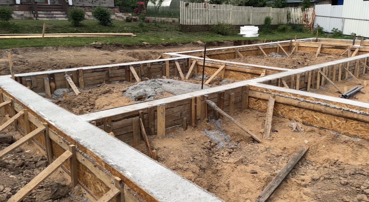 Заливка свайно-ростверкового фундамента 