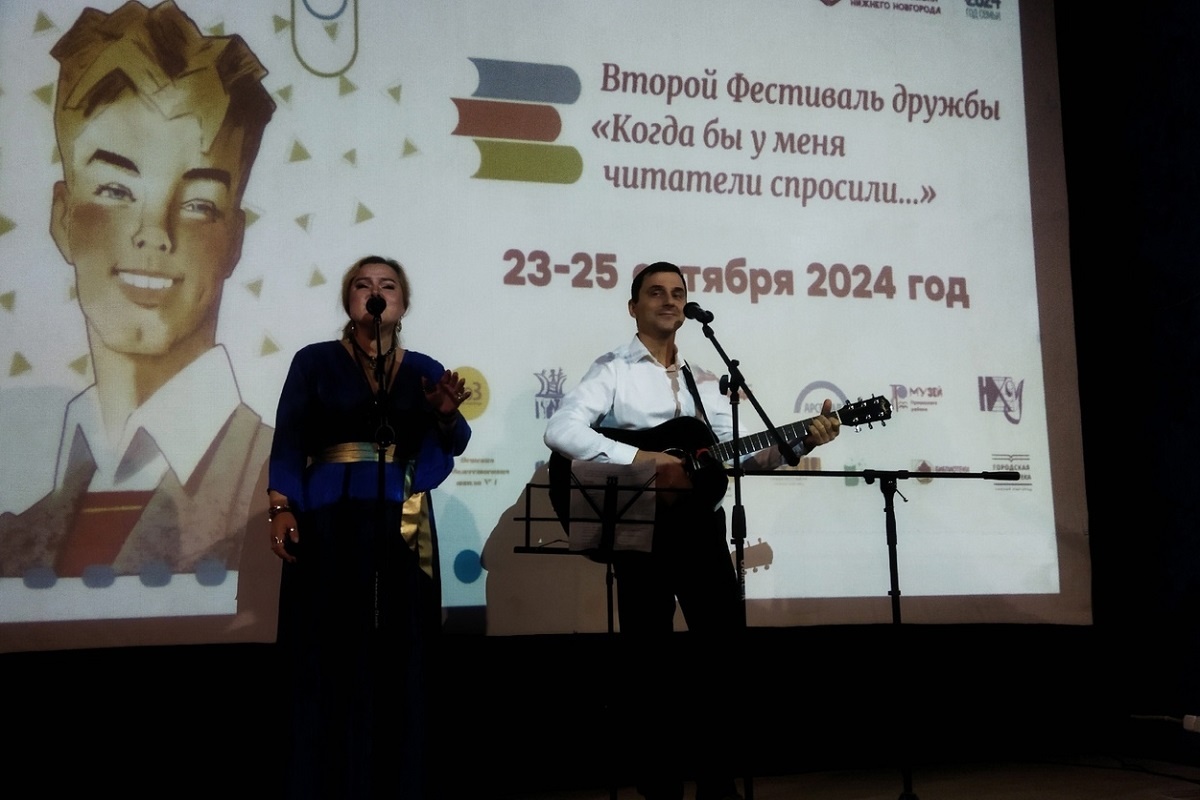    Дмитрий Высоцкий и Полина Нечитайло спели самые известные песни Владимира Высоцкого.