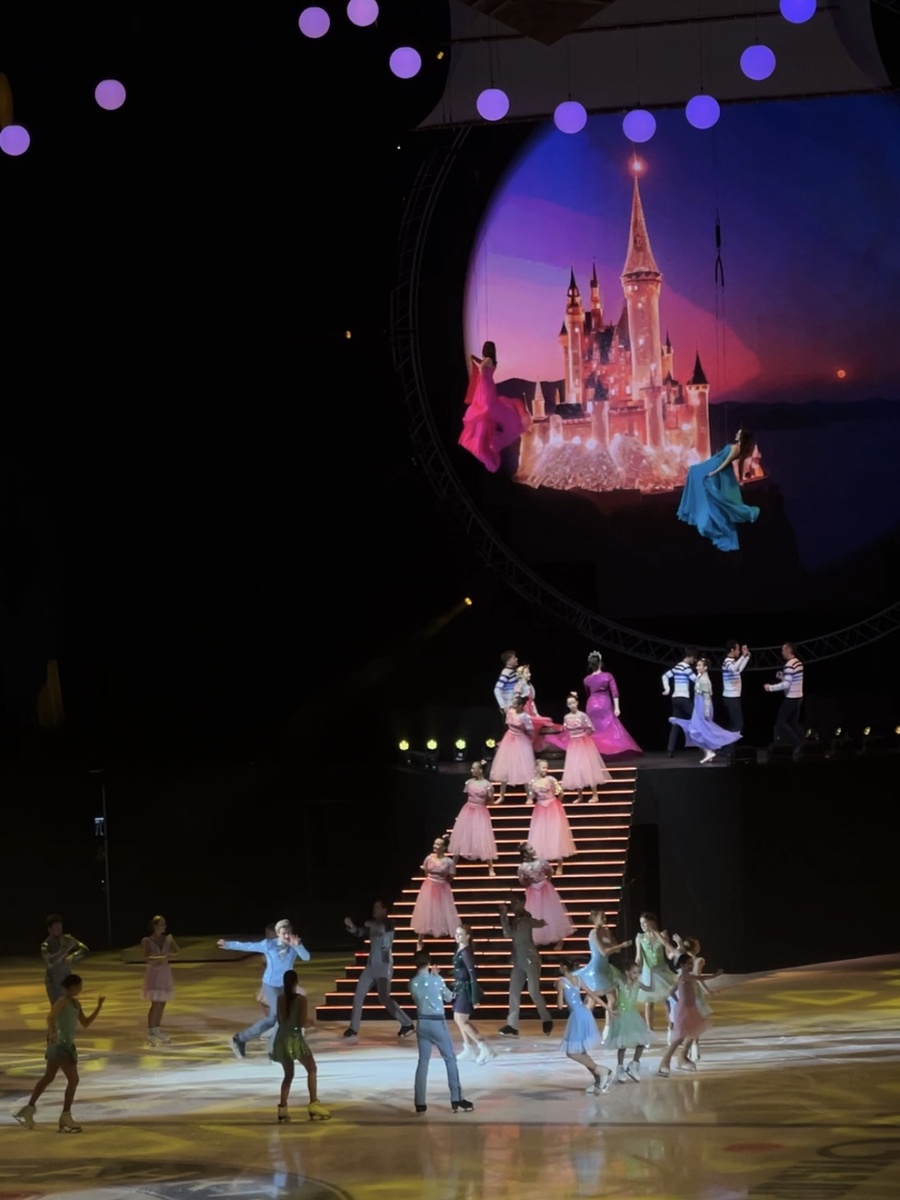 Артисты цирка, балета и профессиональные фигуристы.