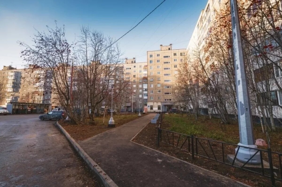    За год в Мурманске обновили девять дворов, прилегающих к 23 домам