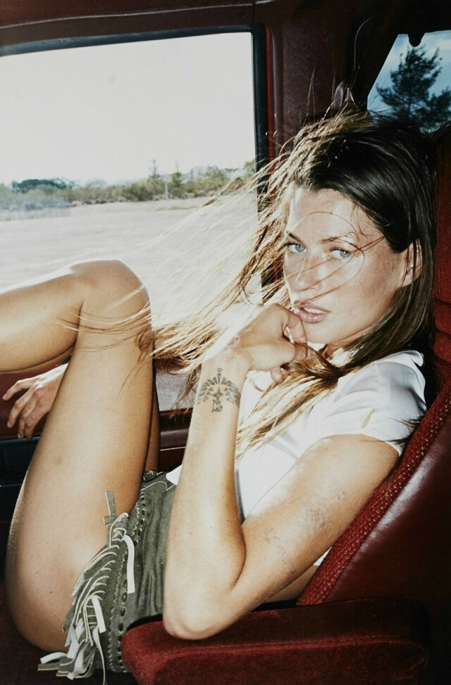 Кэрри Отис, 1990-е годы. Фотограф Дьюи Никс 