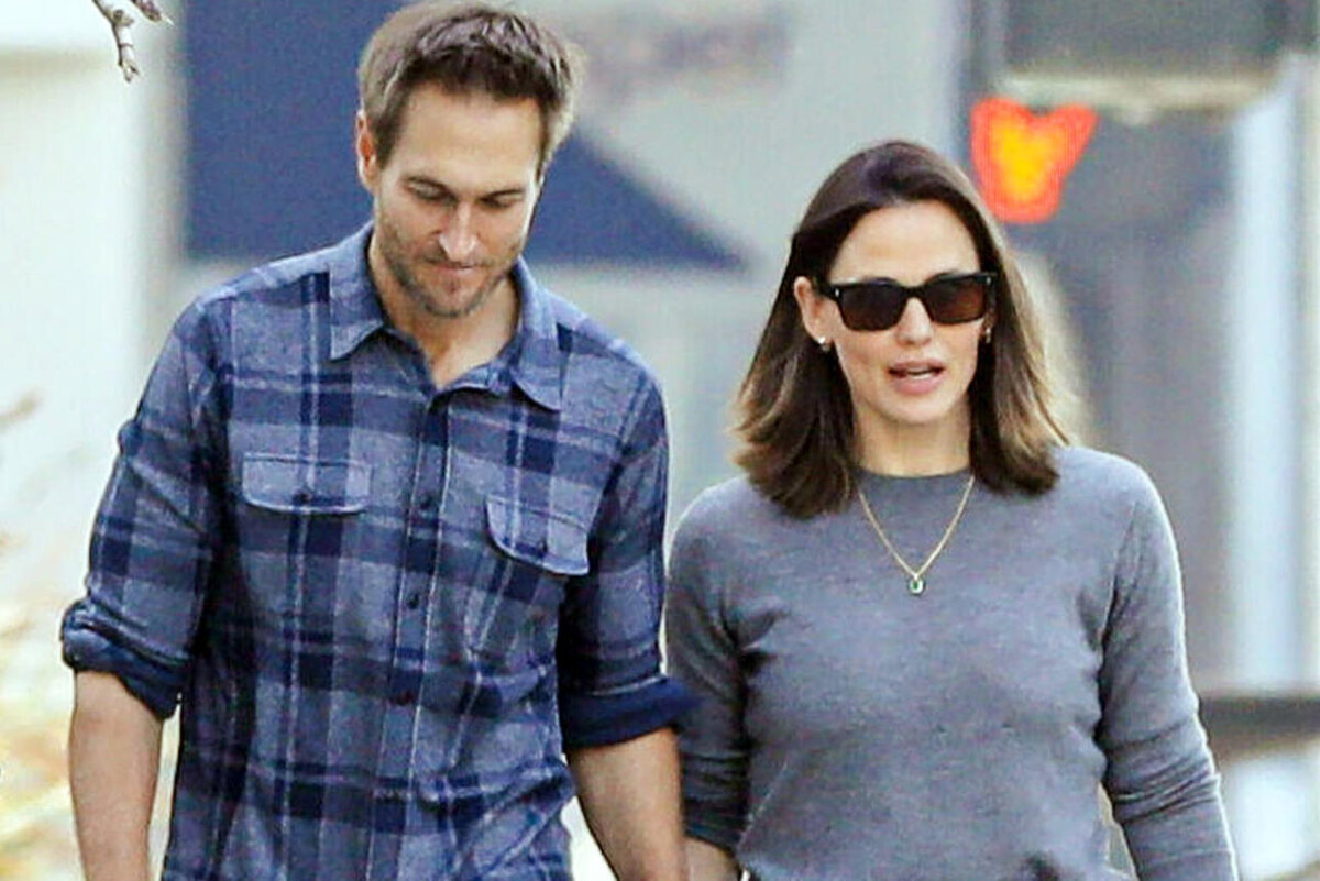    Дженнифер Гарнер со своим женихом LEGION-MEDIA