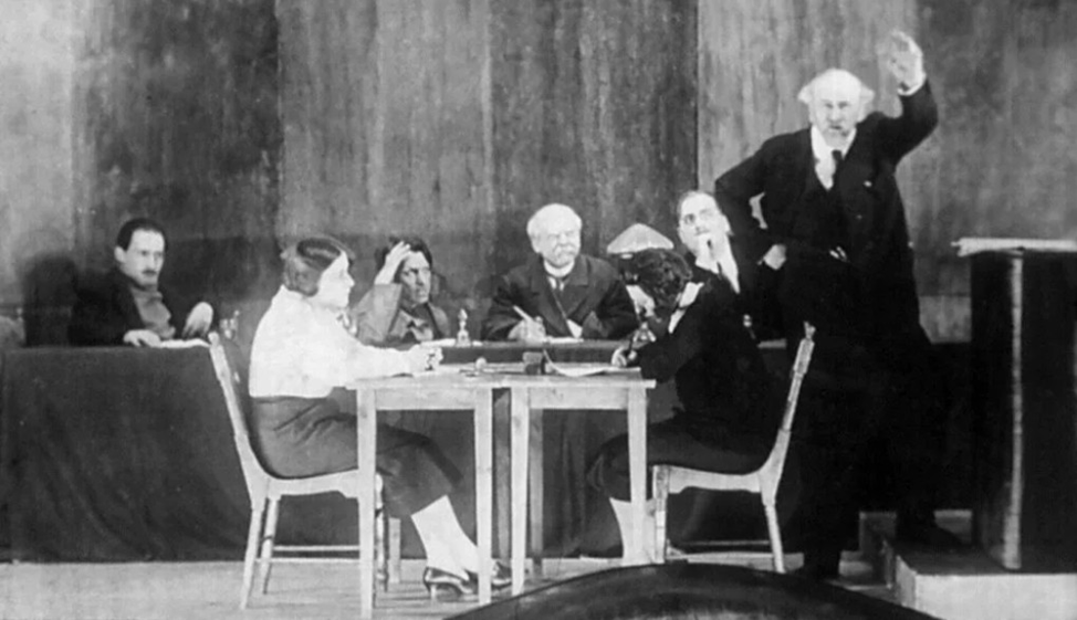 «Страх» Сцена из спектакля 1931 года на сцене МХАТ