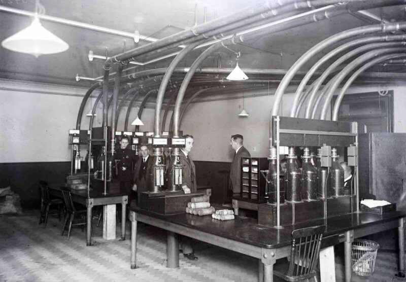    14 колоритных снимков, как в прошлом работала пневмопочта