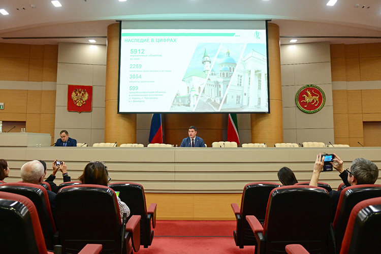    Иван Гущин: «Миллиард-полтора точно ушло бюджетных инвестиций на объекты, которые были вовлечены в саммит БРИКС».   
Фото: okn.tatarstan.ru