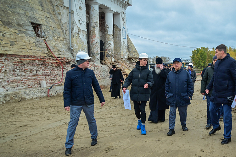    В середине октября стало известно, что Институт развития городов РТ займется проектом благоустройства вблизи храма Спаса Нерукотворного на Казанке.   
Фото: rais.tatarstan.ru