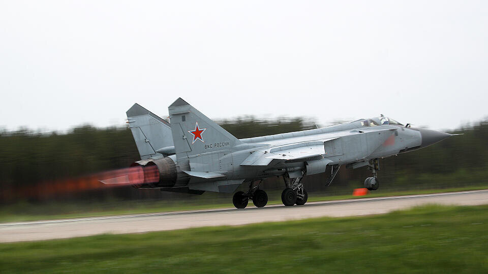     Легендарные МиГ-31 и МиГ-25: истребители, которые наводят ужас на НАТО ИЗВЕСТИЯ/Зураб Джавахадзе