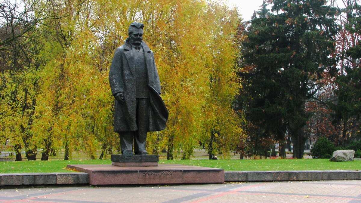 Памятник латвийскому литератору Андрею Упитису в парке Кронвальда © CC BY-SA 2.0 / Егор Журавлёв