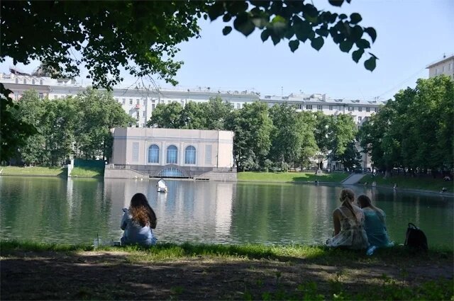    Почему Патриаршие пруды так называются?