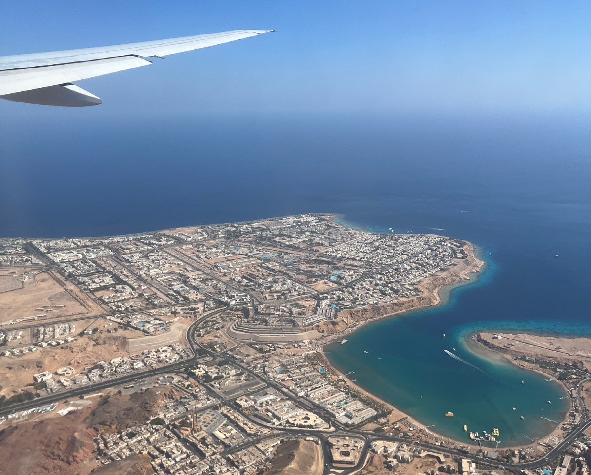 Подлетаем к Шарм-эль-Шейху. Фото моё.