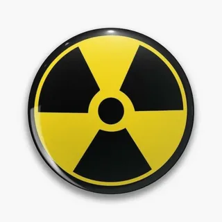 Три лепестка символизируют: альфа, бета и гамма-излучения.