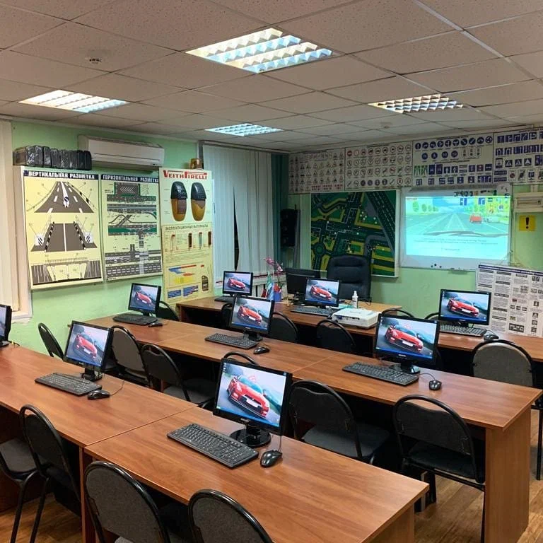 Вот такой должен быть класс. Нам тесты выдавали плохо распечатанными, еще и один на двоих