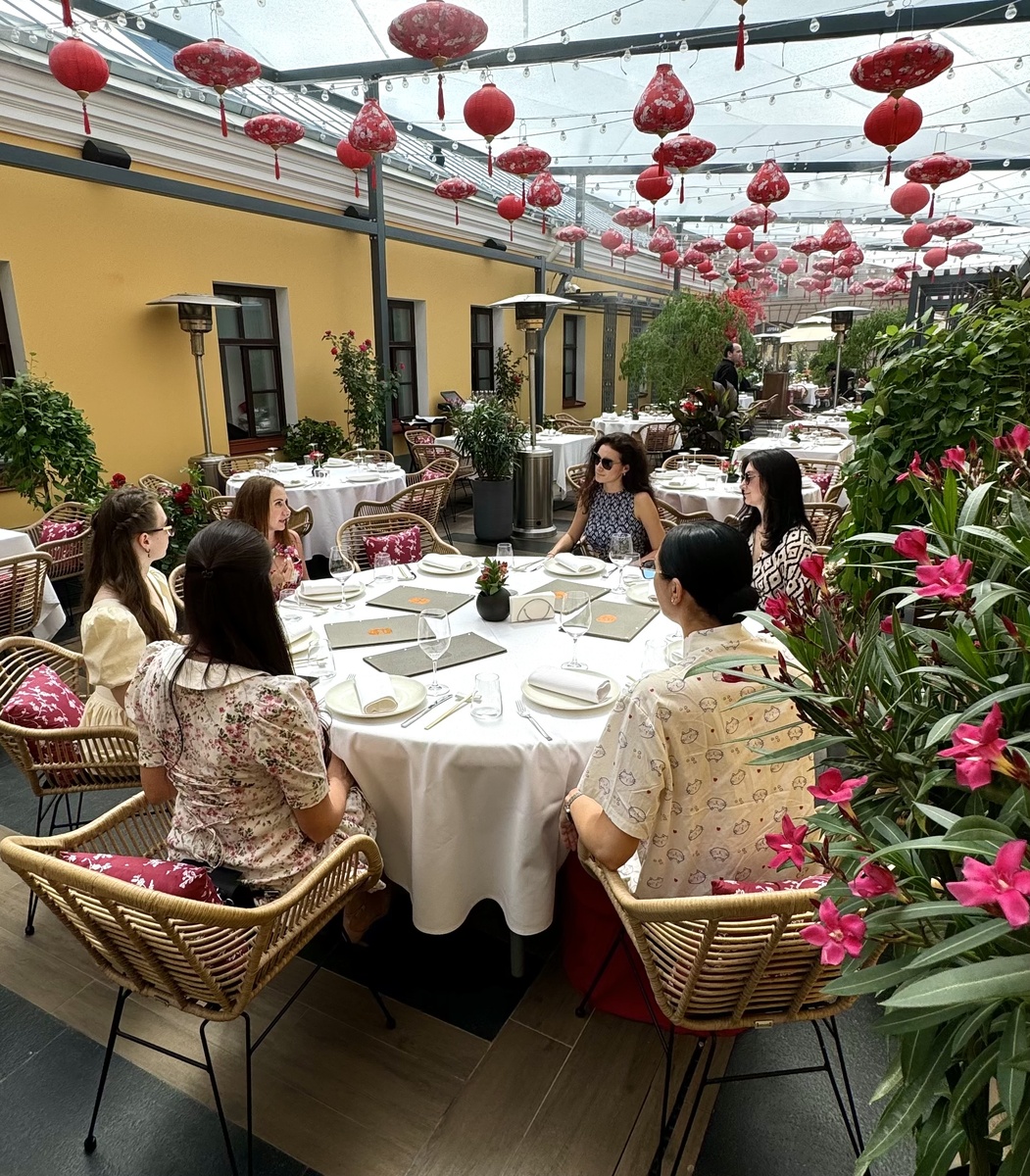 Мастер-класс по этикету в ресторане Mr.Lee