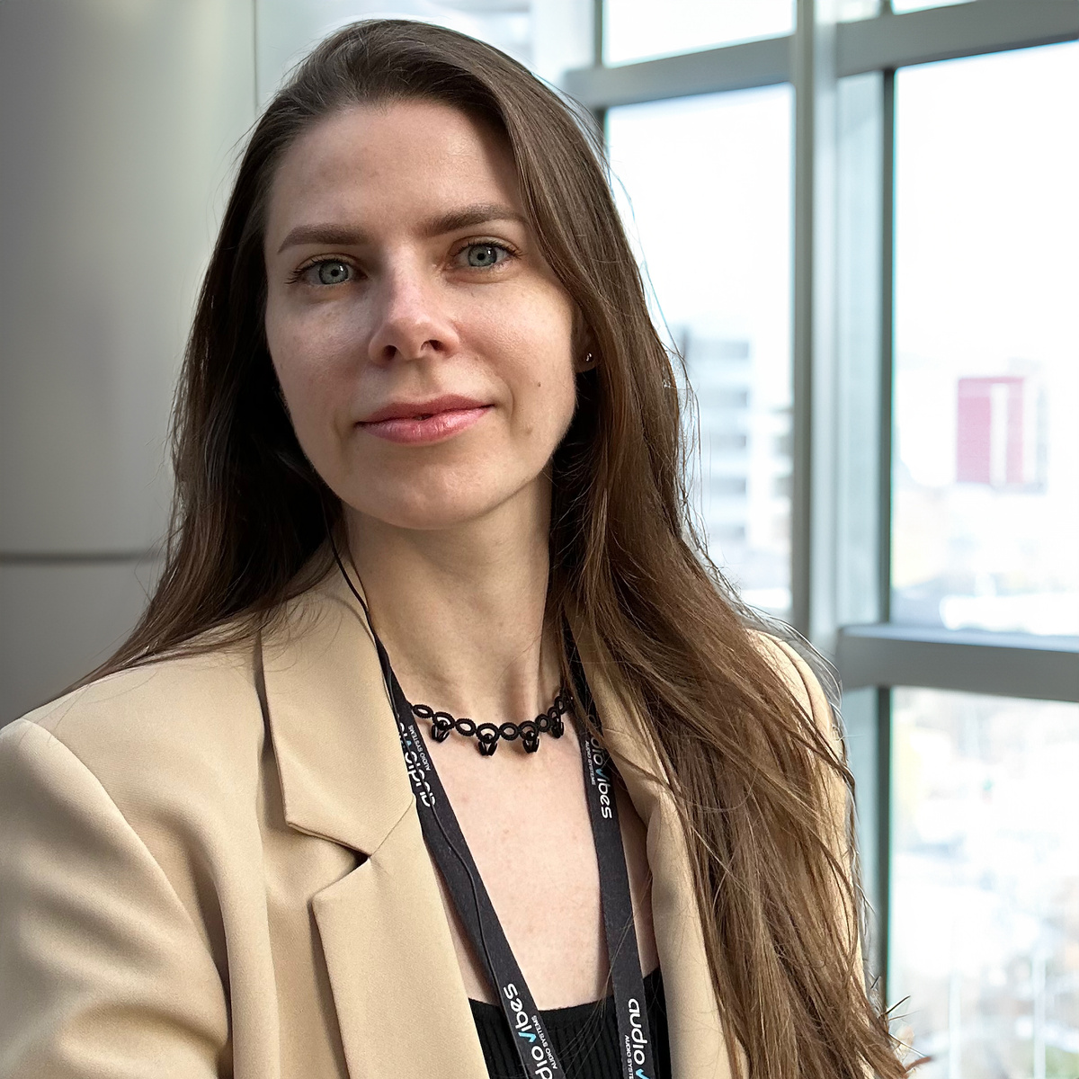 Украшение на шею в технике фриволите