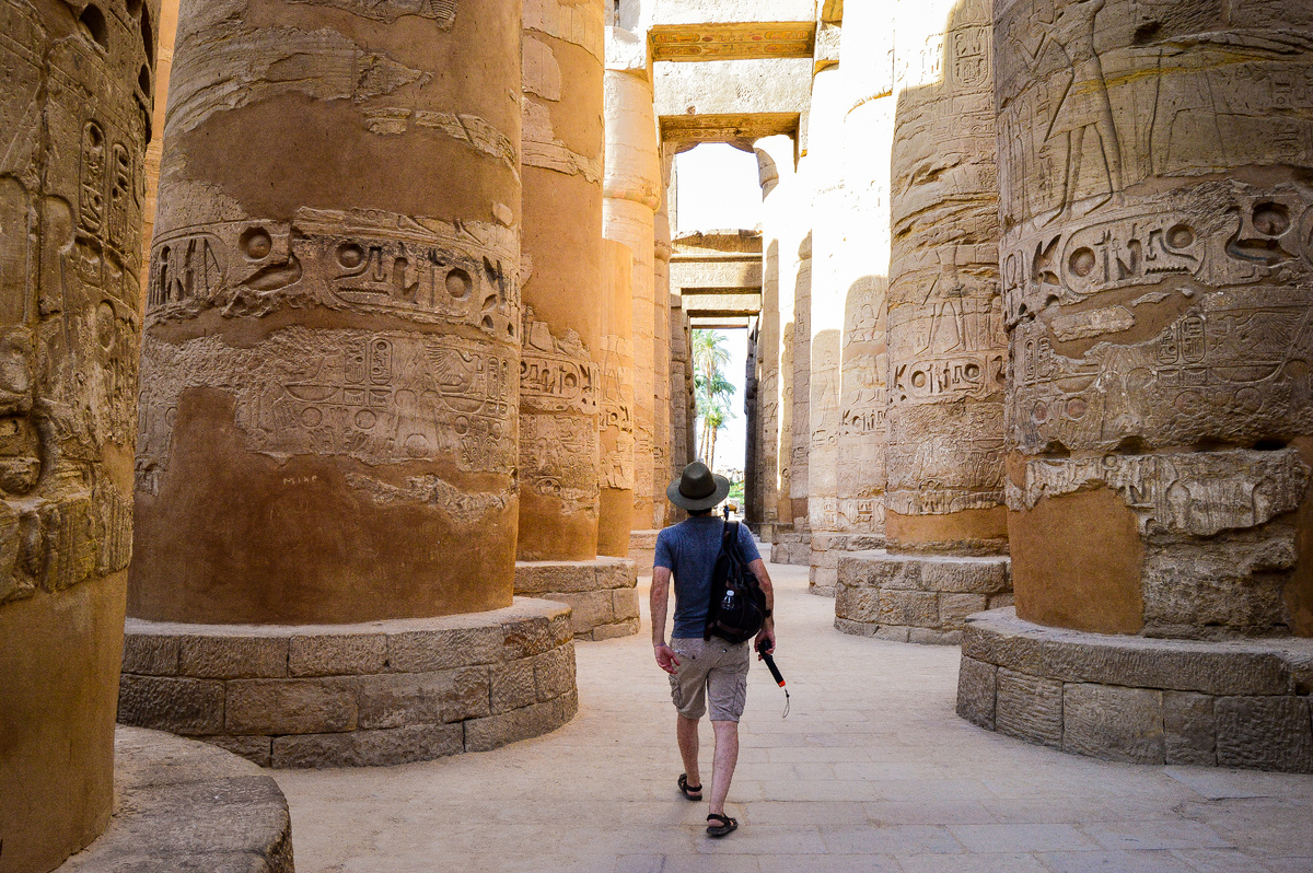 Источник: https://ru.freepik.com/free-photo/young-man-walking-egyptian-temple_17243330.htm#fromView=search&page=1&position=6&uuid=edbcaba0-92ad-4ad6-b132-1e7e4f893daa&query=%D0%B5%D0%B3%D0%B8%D0%BF%D0%B5%D1%82