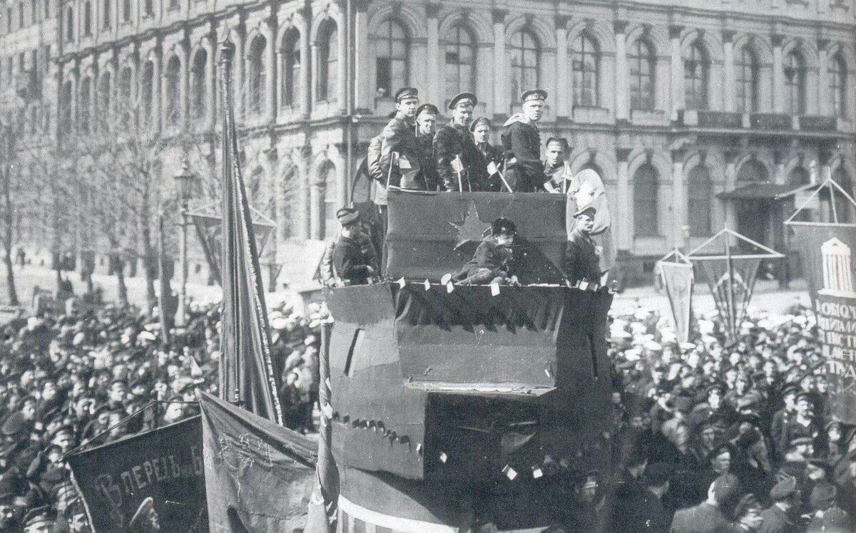 Демонстрация матросов. Петроград, 1917 г.