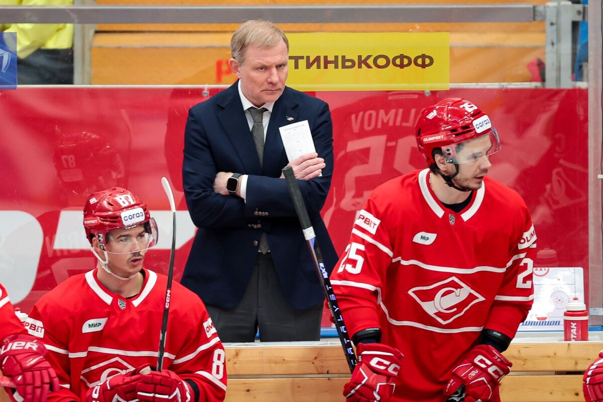 Алексей Жамнов на лавке "Спартака".