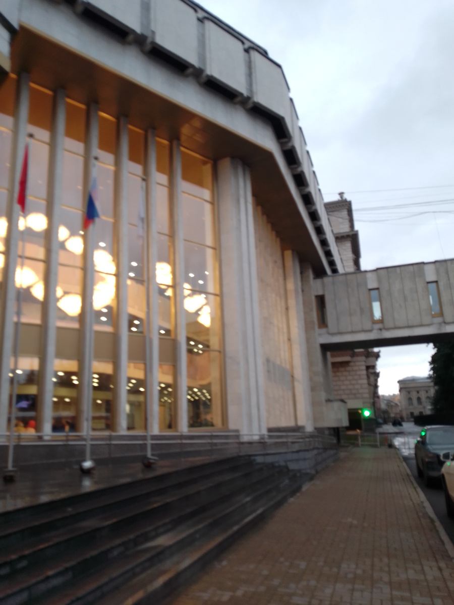 Театр Карнавл снаружи