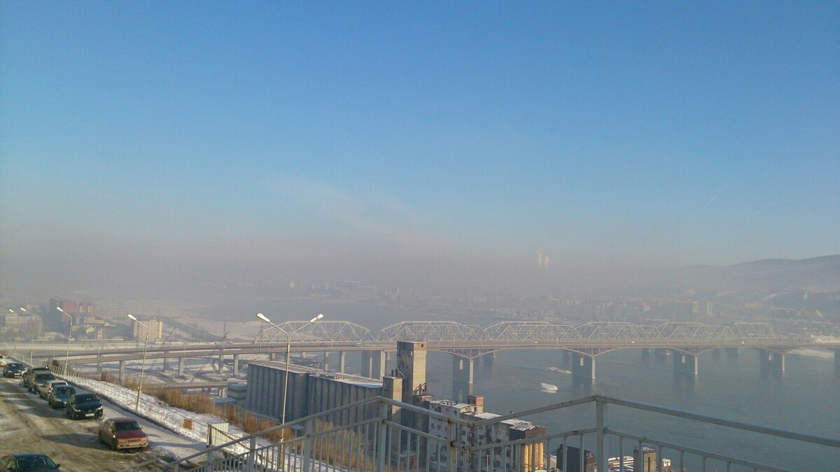 Этот снимок красноречиво свидетельствует о переживаниях красноярцев, которые любят свой город, но беспокоятся о состоянии атмосферного воздуха и его влиянии на здоровье.