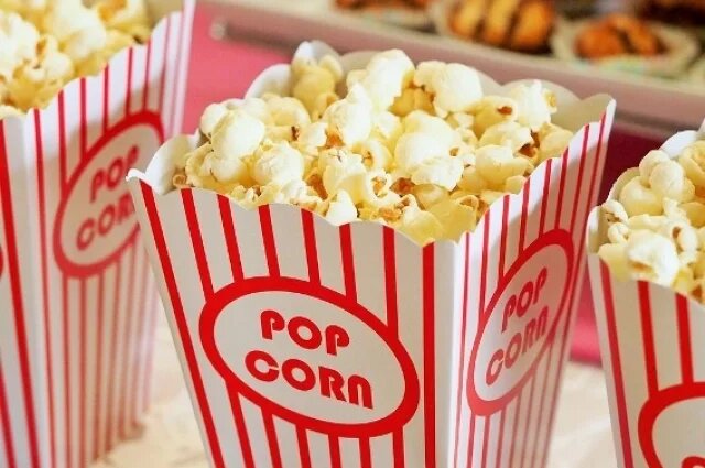    Почему попкорн лопается в микроволновке?