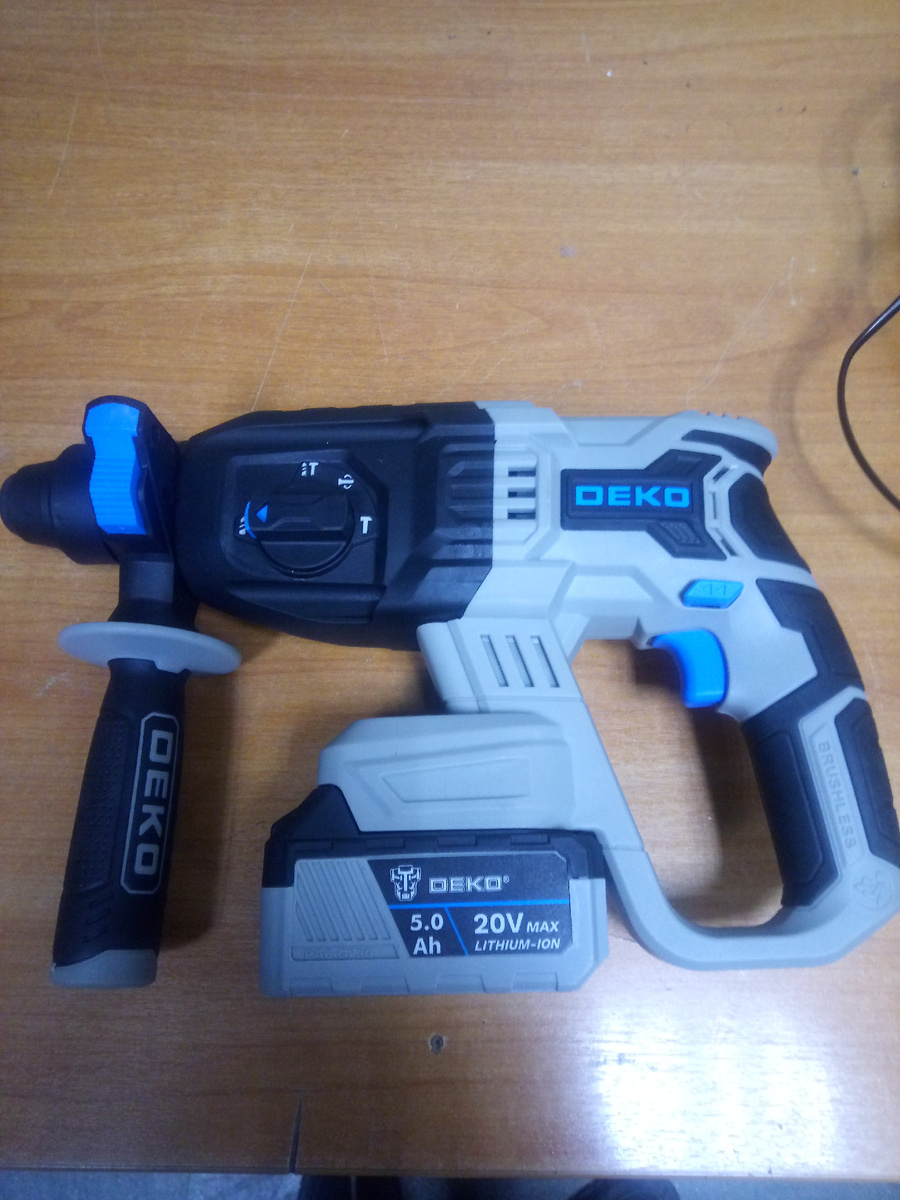 Бесщеточная тушка весом 3,5 кило с аккумулятором 