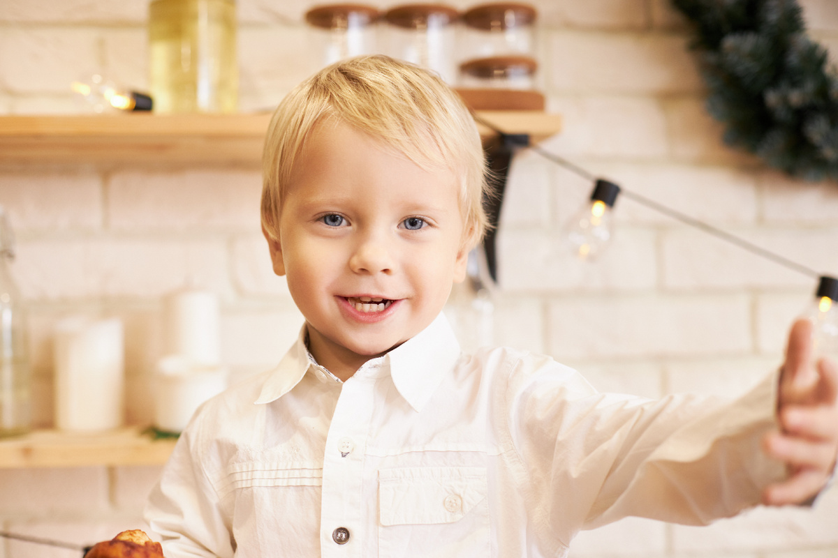 <a href="https://www.freepik.com/free-photo/joy-leisure-positive-emotions-portrait-emotional-cute-little-boy-white-shirt-gesturing-actively-being-hungry-going-have-snack-before-lunch-saying-something-posing-cozy-kitchen_11890578.htm#fromView=search&page=1&position=9&uuid=2ee0e047-6712-432e-bffa-a20b83b51ea2">Image by karlyukav on Freepik</a>