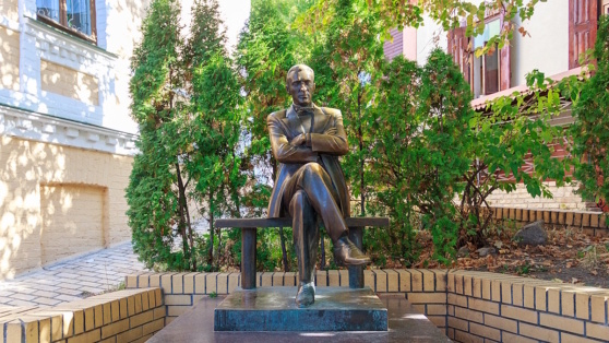    В Киеве намерены снести памятники Булгакову, Ахматовой и Глинке Андрей Бурков