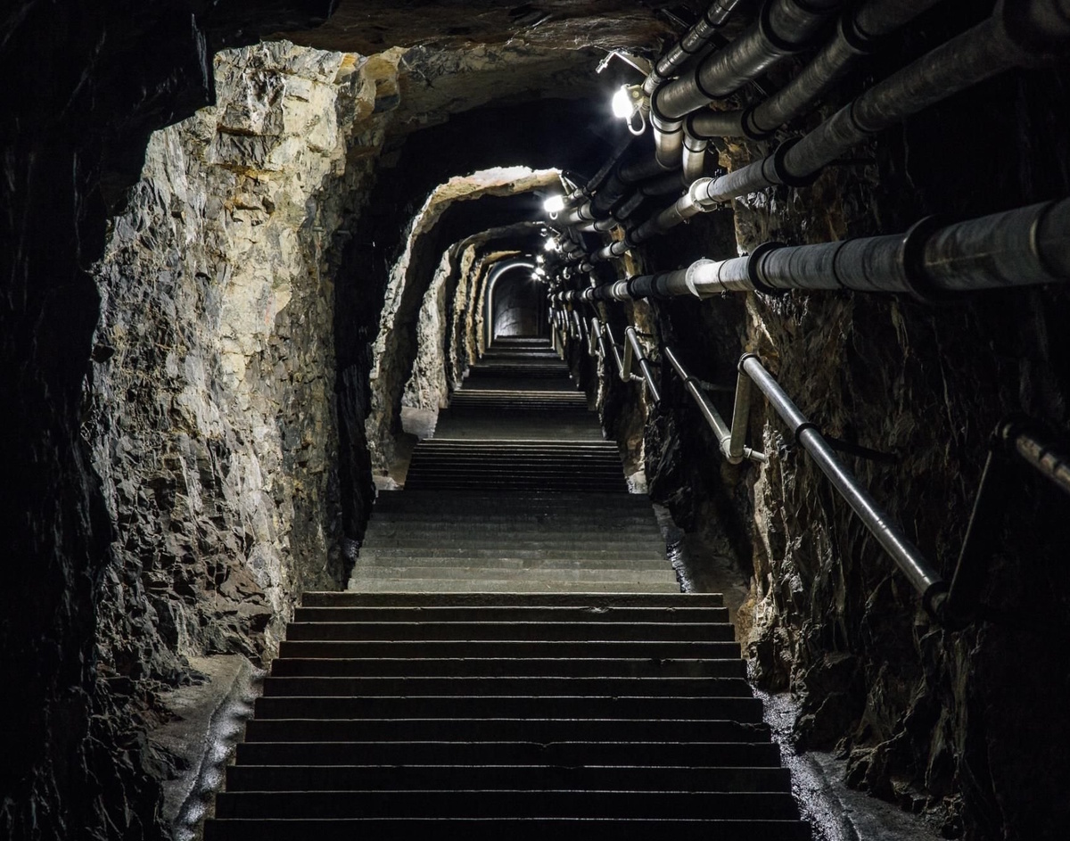 Проход был явно не естественного происхождения. (Фото: i.natgeofe.com).