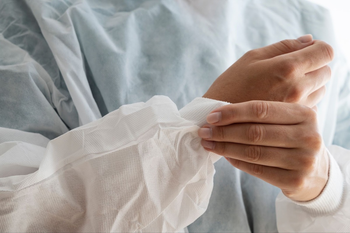 Источник изображения: <a href="https://ru.freepik.com/free-photo/side-view-doctor-wearing-medical-gown_30555229.htm#fromView=search&page=2&position=10&uuid=d0531934-35f5-4b7f-9679-77c5b62db9a2">Изображение от freepik</a>