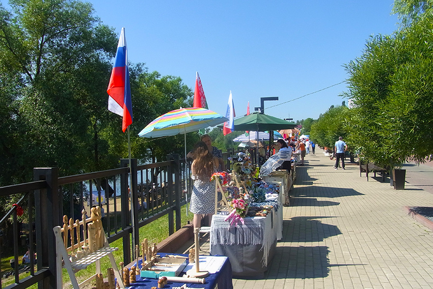 Ярмарка в Брянске в день славянского единства 2024 год