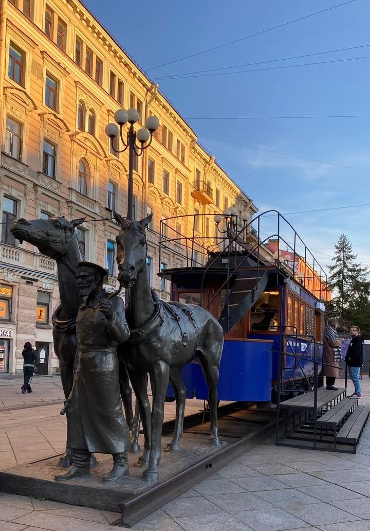 Памятник конке