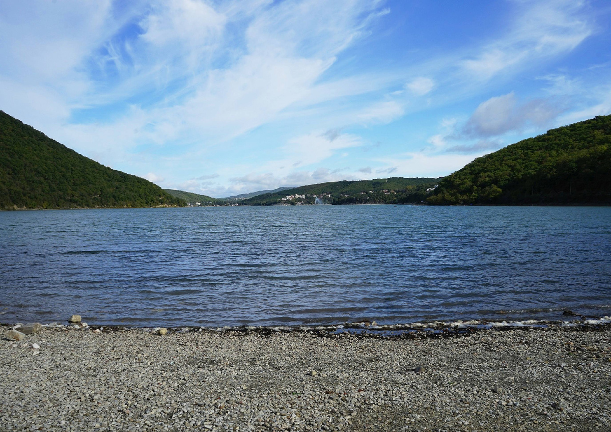 Оз. Абрау в октябре 2024 года, фото автора